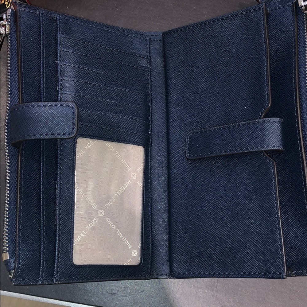 Micheal kors wallet/wristlet
